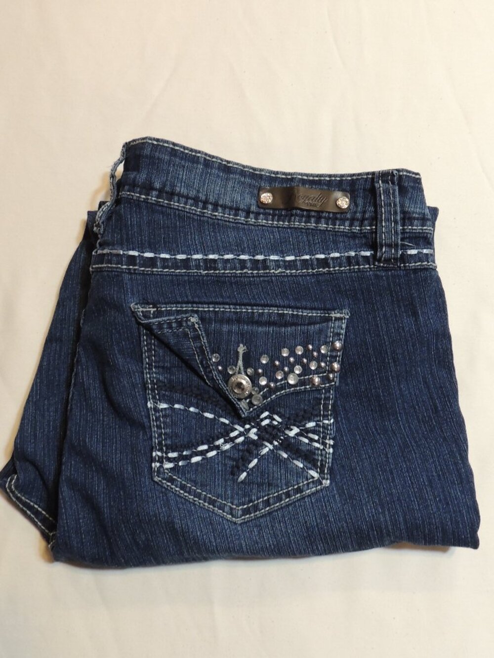 Royalty YMI Capri Jeans Woman Size 16 Blue White Denim Pockets Capri Jeans